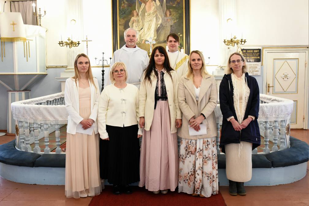 The post 05. aprillil 2026. aastal, 1. ülestõusmispüha pidulikul jumalateenistusel said leeriõnnistuse viis leerikooli lõpetanut appeared first on Põlva Maarja 